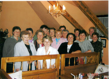 Èlenky SPOZ Dušejov na výjezdním zasedání v Hunpolci 4. listopadu 2005